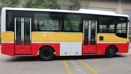 Hai cửa lên xuống rộng rãi